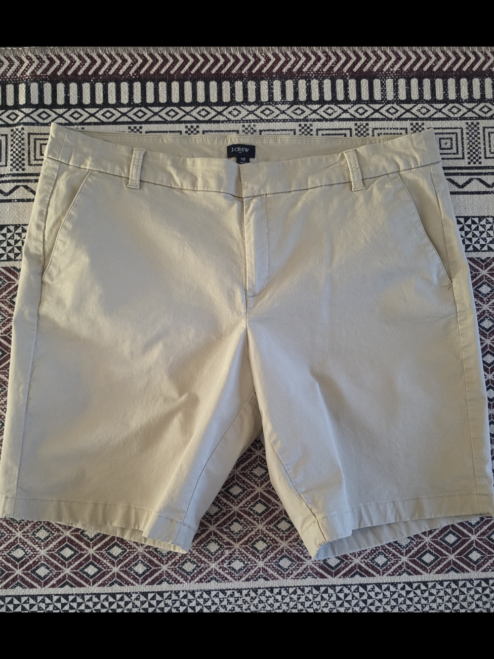 J. Crew Womens 9" Chino Shorts in Light Khaki